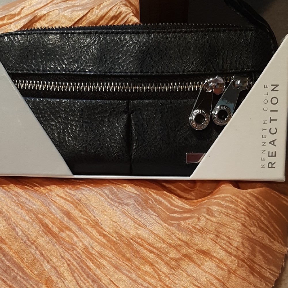 Kenneth Cole Reaction Black Textured Clutch NIB